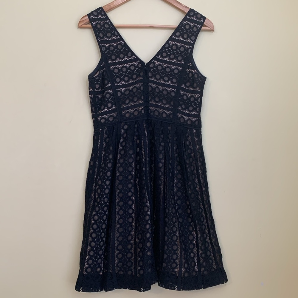 Loft | Black Tan Lace Embroideree V-Neck Sleeveless Fit & Flare Pleated Dress 2P - Picture 10 of 17